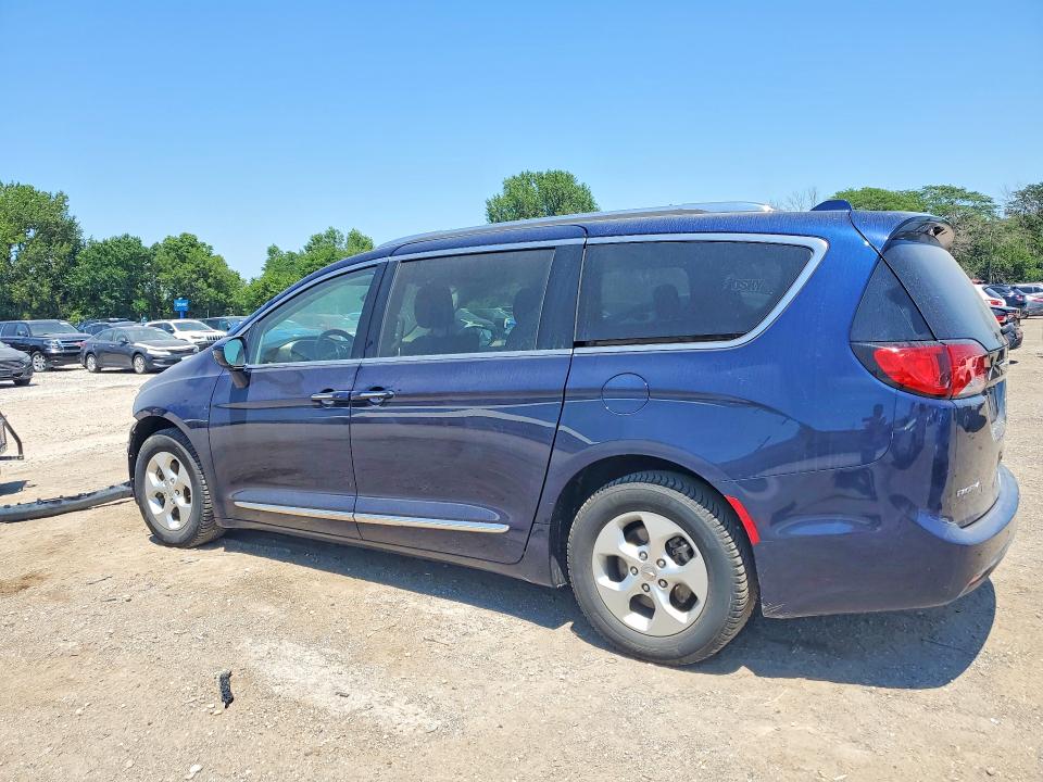 Photo 2 from auction – 2017 CHRYSLER PACIFICA with VIN 2C4RC1EGXHR514546