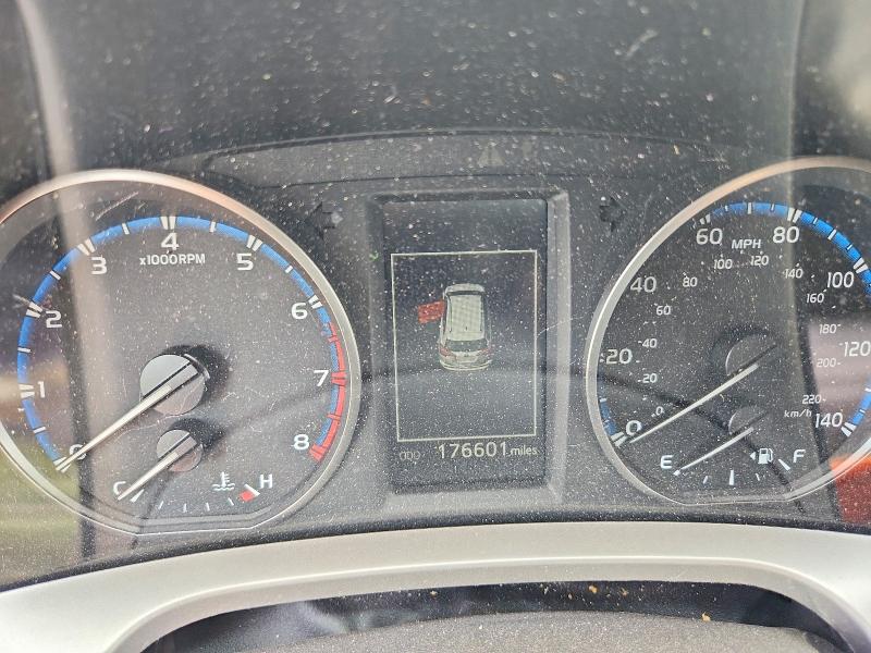 Photo 9 from auction – 2018 TOYOTA RAV4 with VIN JTMRFREV6JJ742459