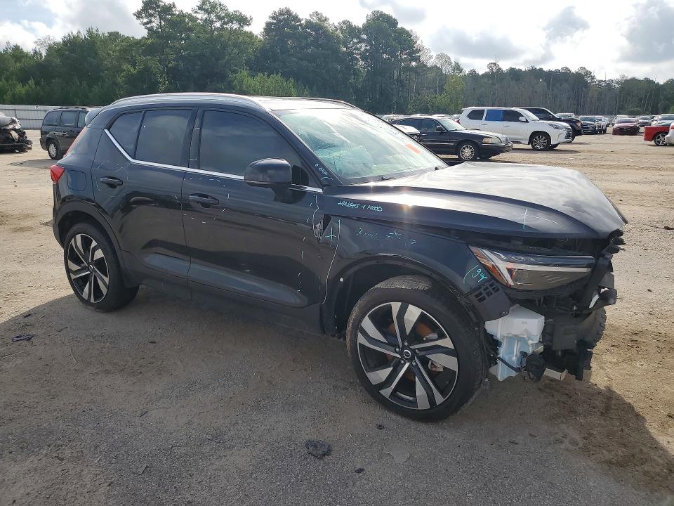 Photo 4 from auction – 2025 VOLVO XC40 with VIN YV4L12UE2S2486066