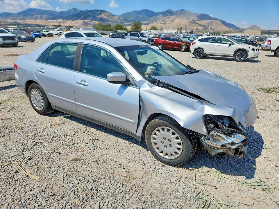 Photo 4 from auction – 2004 HONDA ACCORD with VIN JHMCM56304C004956