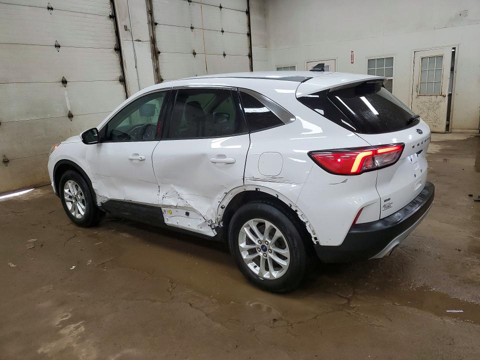 Photo 2 from auction – 2020 FORD ESCAPE with VIN 1FMCU9G69LUB65182