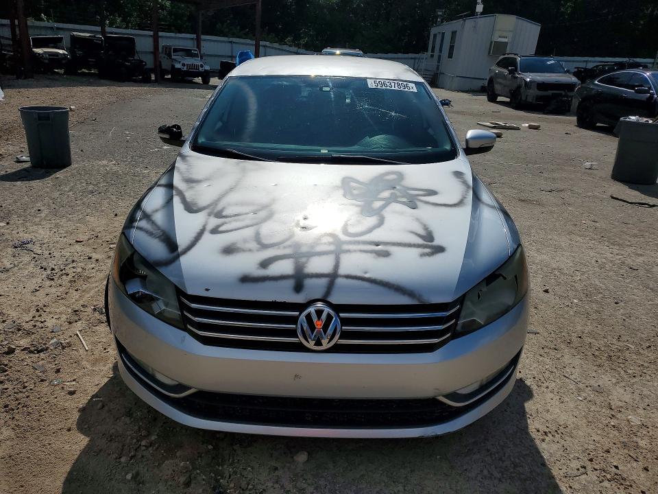 Photo 5 from auction – 2015 VOLKSWAGEN PASSAT with VIN 1VWAS7A37FC074438