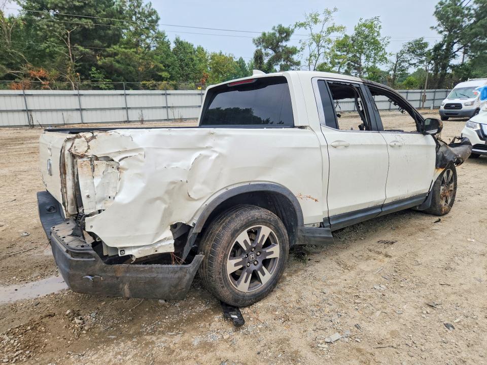 Photo 3 from auction – 2017 HONDA RIDGELINE with VIN 5FPYK3F51HB015256