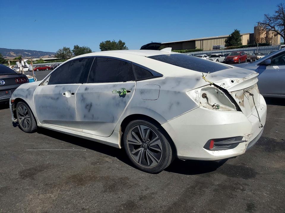 Photo 2 from auction – 2017 HONDA CIVIC with VIN 2HGFC1F30HH643868