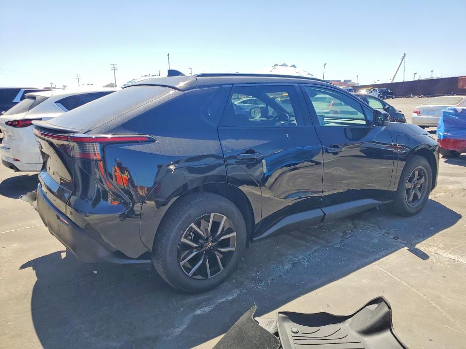 Photo 3 from auction – 2026 TOYOTA BZ with VIN JTMBFAEB6TA003068