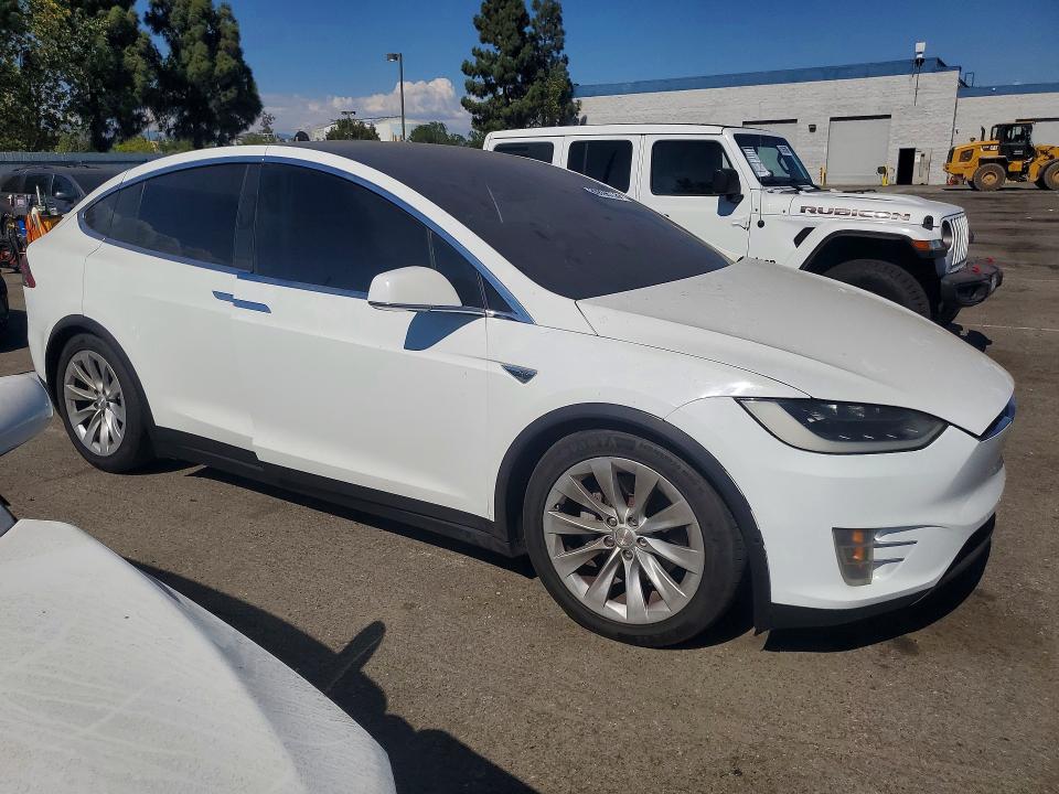 Photo 4 from auction – 2016 TESLA MODEL X with VIN 5YJXCBE2XGF003883