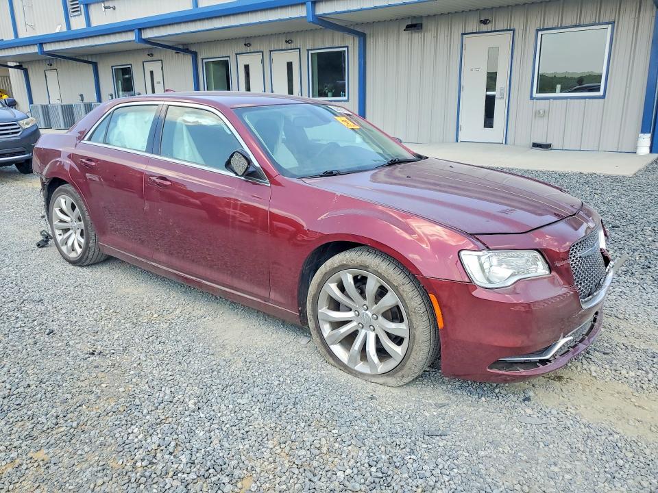 Photo 4 from auction – 2018 CHRYSLER 300 with VIN 2C3CCAAGXJH342028