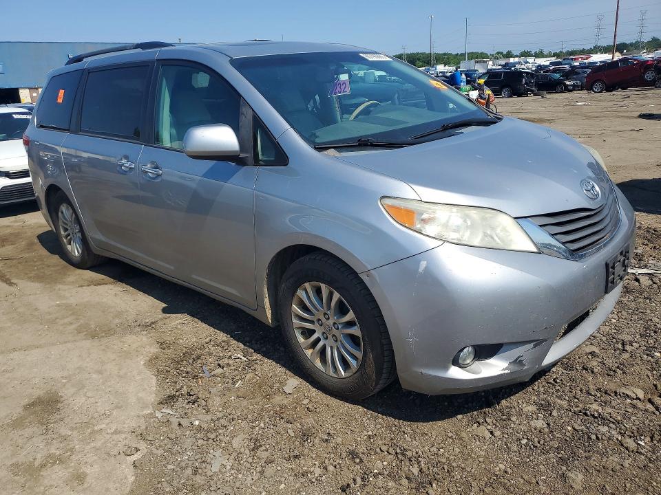 Photo 4 from auction – 2011 TOYOTA SIENNA with VIN 5TDYK3DC3BS152082