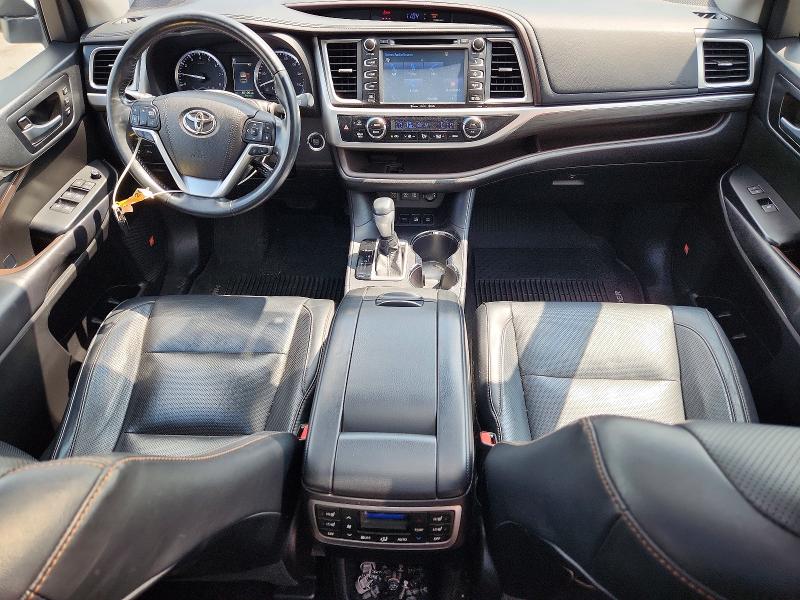 Photo 8 from auction – 2018 TOYOTA HIGHLANDER with VIN 5TDDZRFH8JS854497
