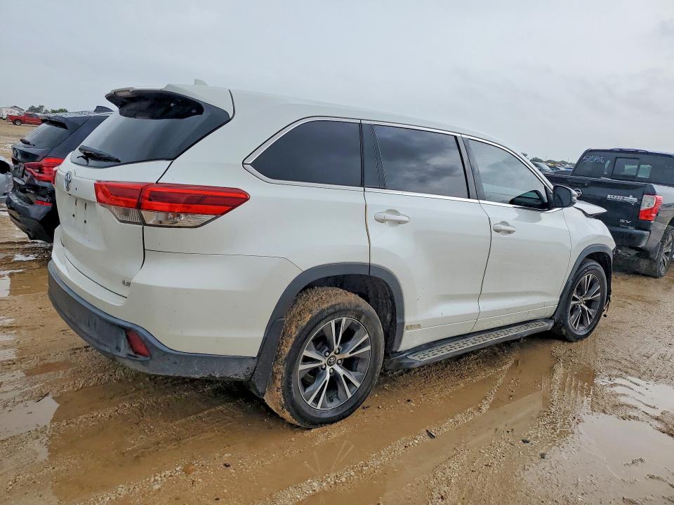 Photo 3 from auction – 2017 TOYOTA HIGHLANDER with VIN 5TDZZRFH5HS200850
