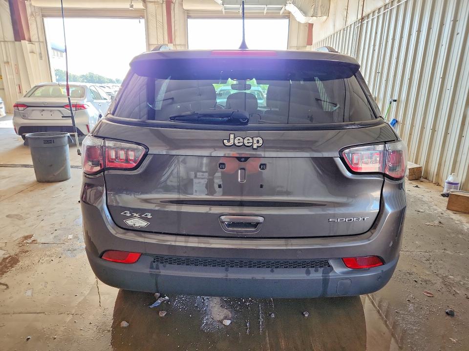Photo 6 from auction – 2018 JEEP COMPASS with VIN 3C4NJDAB6JT115684