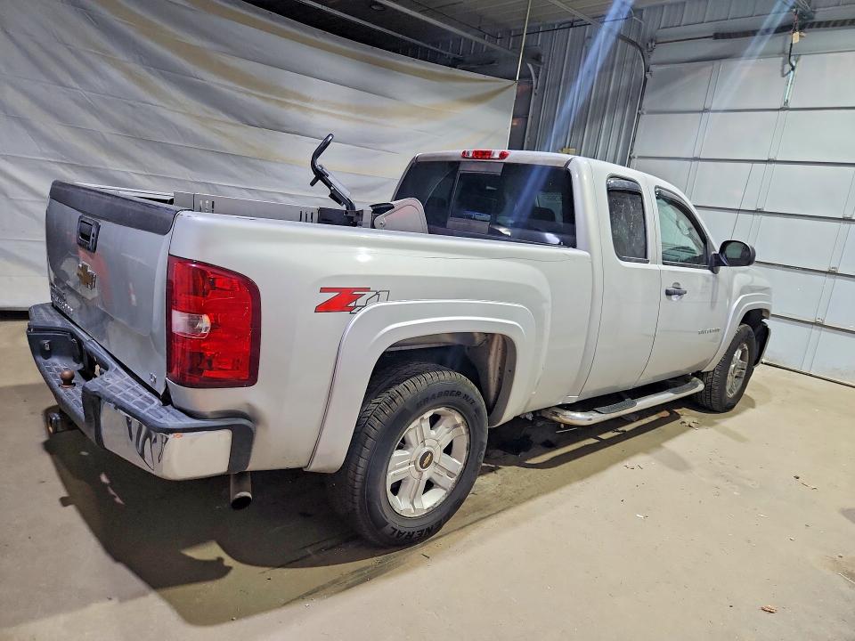 Photo 3 from auction – 2010 CHEVROLET SILVERADO with VIN 1GCSKSE33AZ232204
