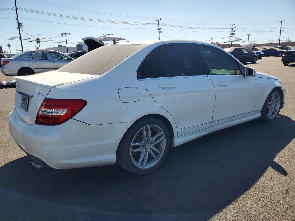 Photo 3 from auction – 2013 MERCEDES-BENZ C with VIN WDDGF8AB1DR246459