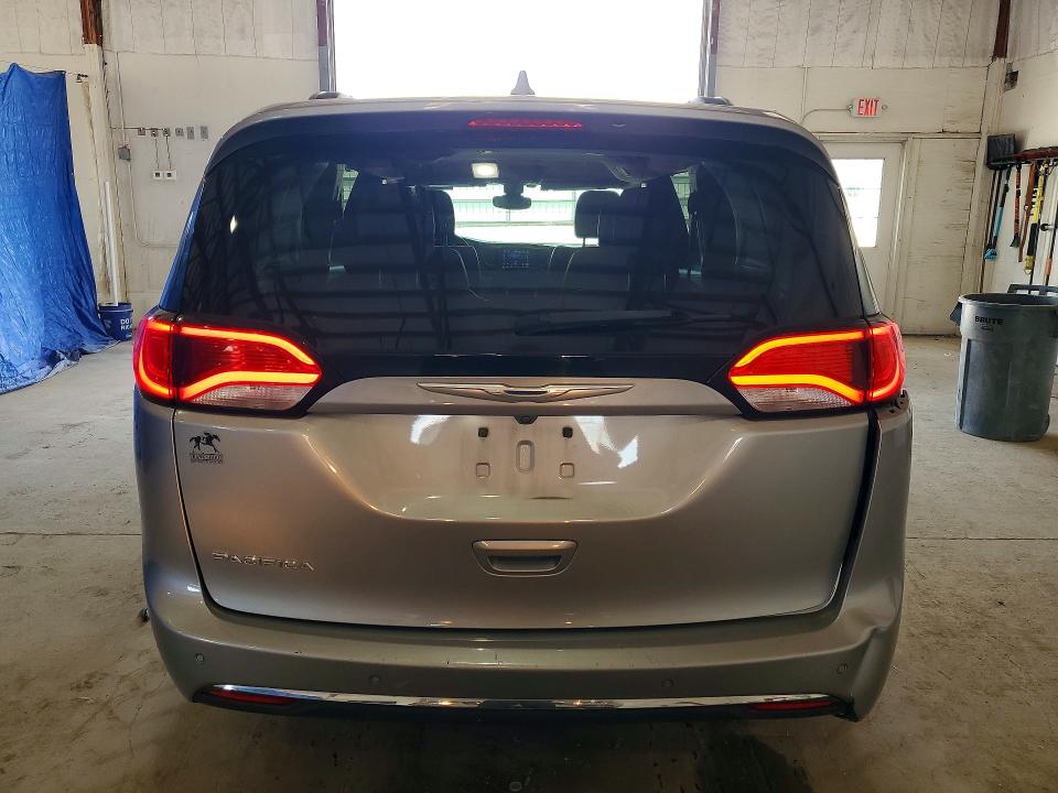 Photo 6 from auction – 2017 CHRYSLER PACIFICA with VIN 2C4RC1BG5HR795059