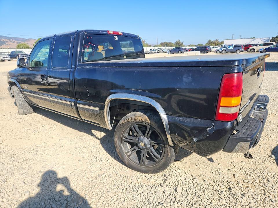 Photo 2 from auction – 2000 CHEVROLET SILVERADO with VIN 2GCEC19V8Y1302878