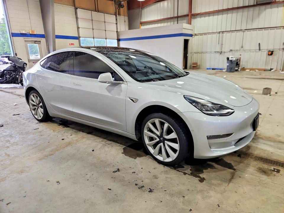 Photo 4 from auction – 2018 TESLA MODEL 3 with VIN 5YJ3E1EA8JF017850