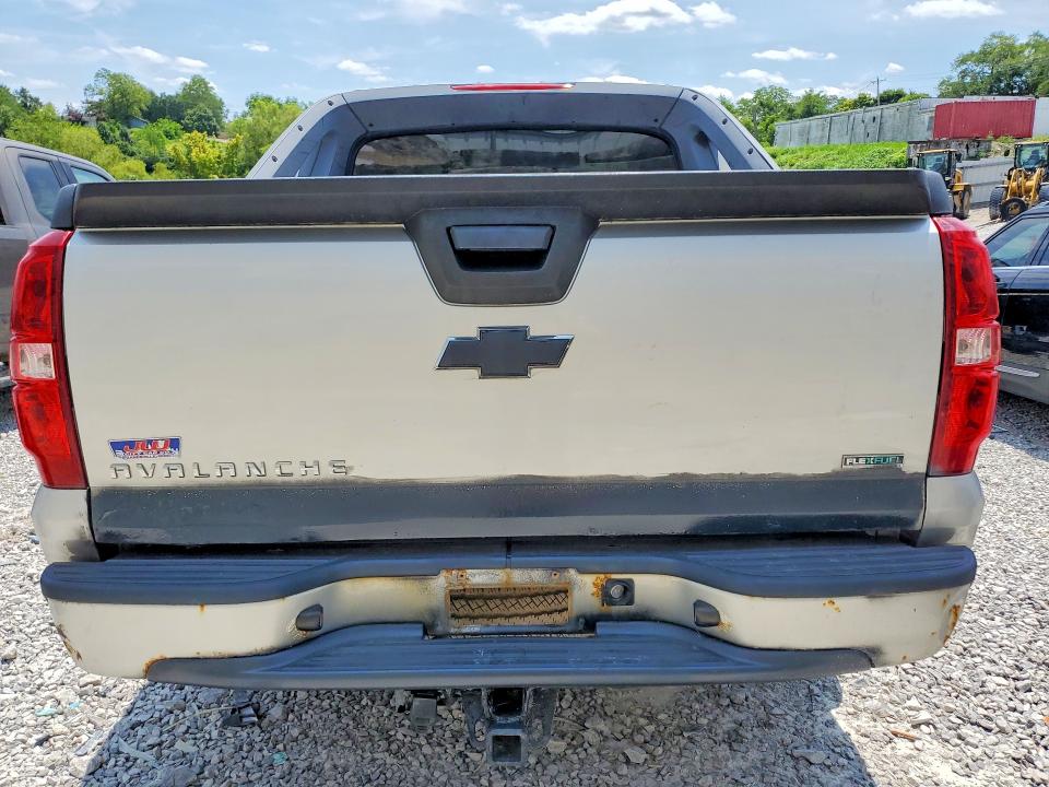 Photo 6 from auction – 2011 CHEVROLET AVALANCHE with VIN 3GNTKEE34BG138587