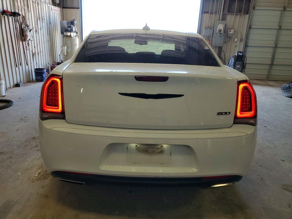 Photo 6 from auction – 2019 CHRYSLER 300 with VIN 2C3CCAAG7KH693741