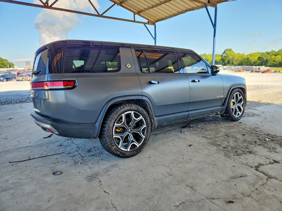 Photo 3 from auction – 2023 RIVIAN R1S with VIN 7PDSGABA2PN016190