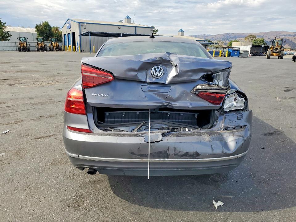Photo 6 from auction – 2019 VOLKSWAGEN PASSAT with VIN 1VWLA7A3XKC003501