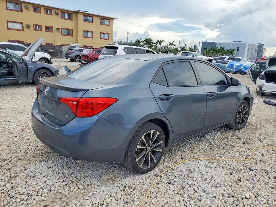 Снимка 3 от търг – 2018 TOYOTA COROLLA с VIN 5YFBURHE2JP845098