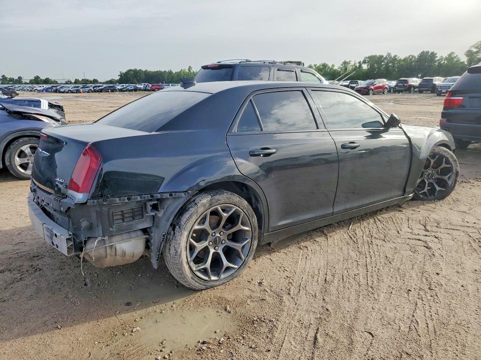 Photo 3 from auction – 2017 CHRYSLER 300 with VIN 2C3CCABG1HH646339
