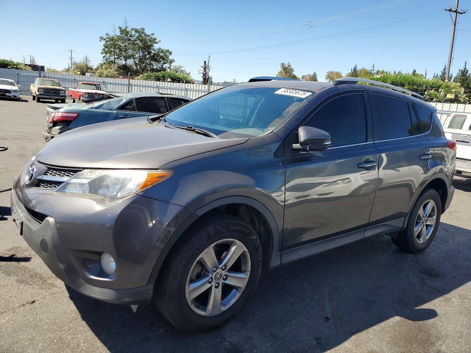 Снимка 1 от търг – 2015 TOYOTA RAV4 с VIN 2T3WFREV7FW161094