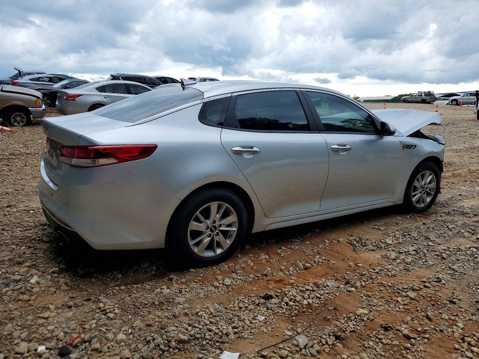 Photo 3 from auction – 2018 KIA OPTIMA with VIN 5XXGT4L33JG216072
