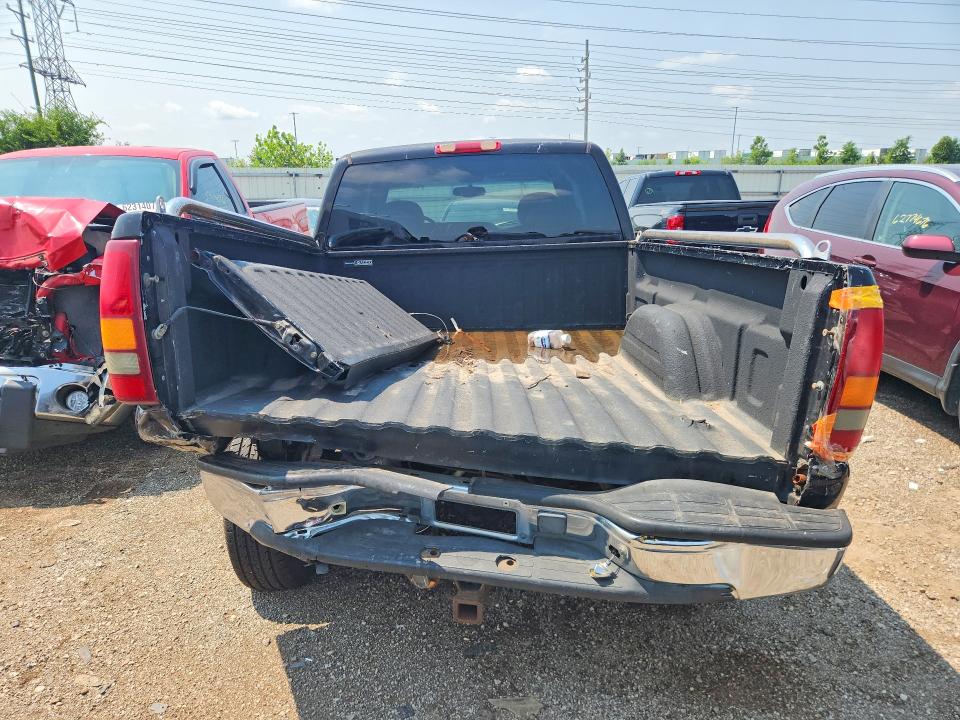 Photo 6 from auction – 1999 CHEVROLET SILVERADO with VIN 1GCEK19T5XE104838