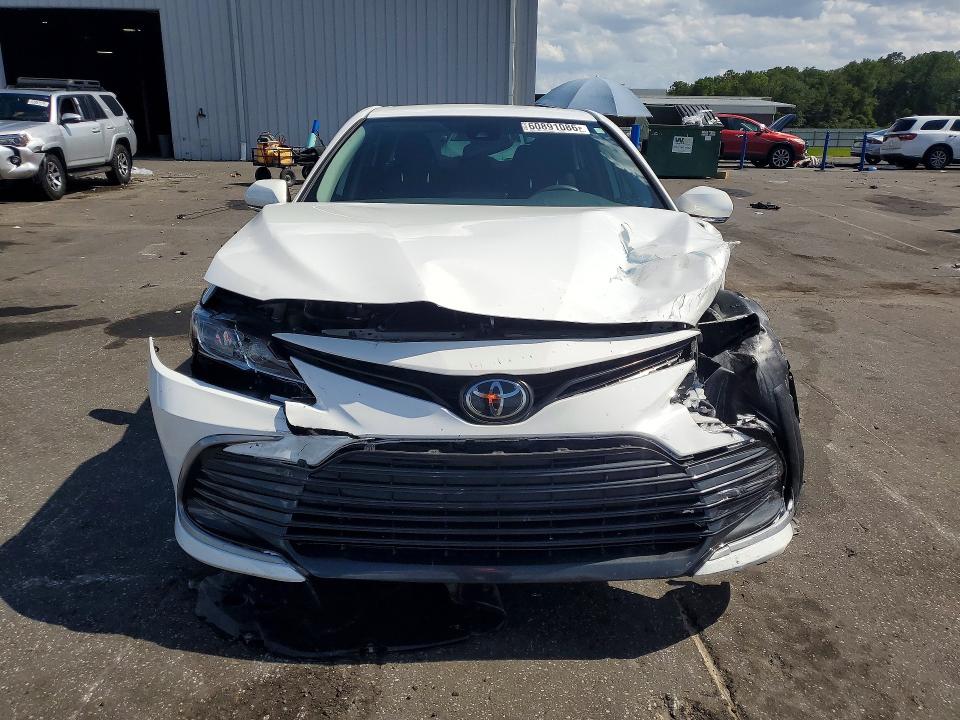 Photo 5 from auction – 2022 TOYOTA CAMRY with VIN 4T1R11AK2NU657839
