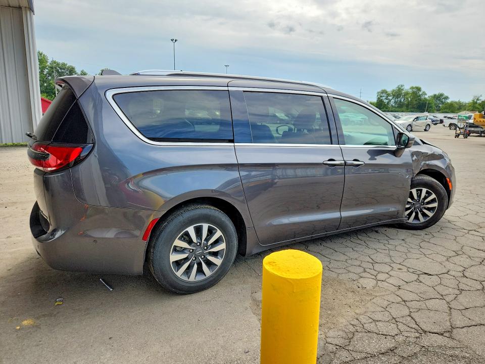Photo 3 from auction – 2021 CHRYSLER PACIFICA with VIN 2C4RC1L71MR576964