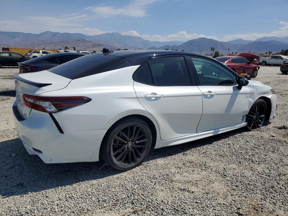 Photo 3 from auction – 2022 TOYOTA CAMRY with VIN 4T1K31AK7NU042067