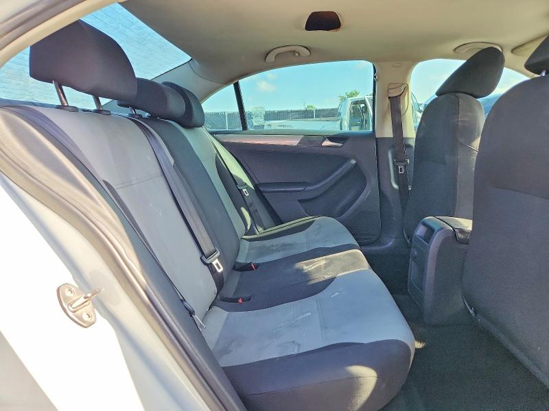 Photo 10 from auction – 2017 VOLKSWAGEN JETTA with VIN 3VW2B7AJ1HM352996