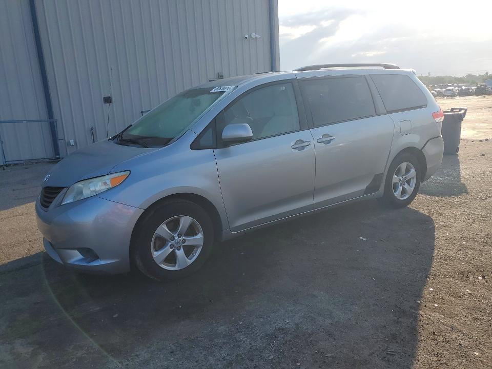 TOYOTA SIENNA 2012 with VIN 5TDKK3DCXCS270654 - Photo from auction