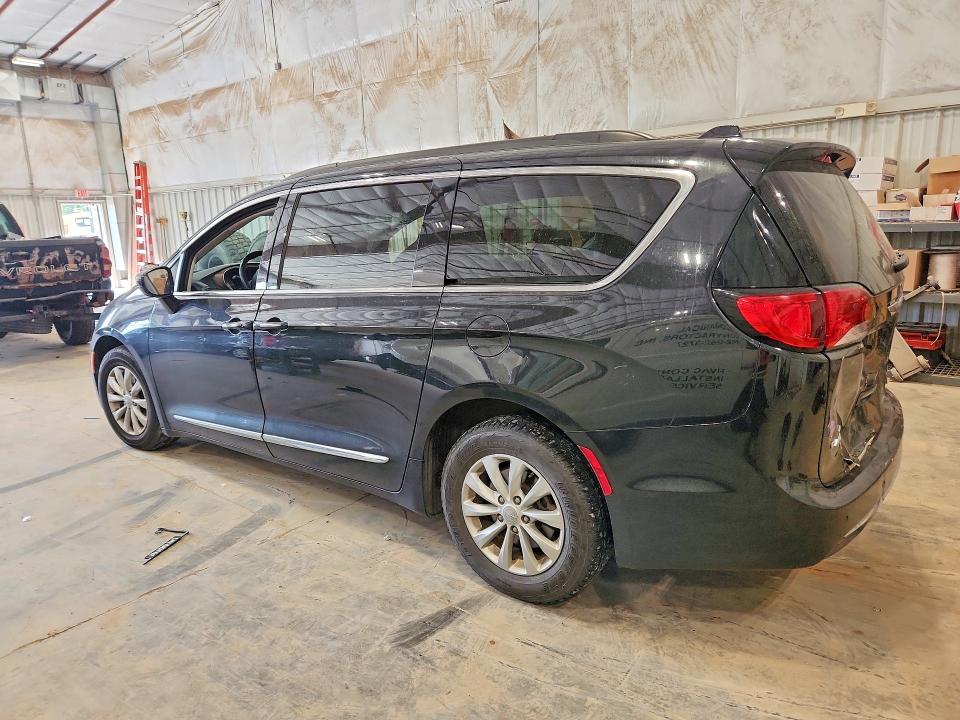 Photo 2 from auction – 2017 CHRYSLER PACIFICA with VIN 2C4RC1BG1HR553644