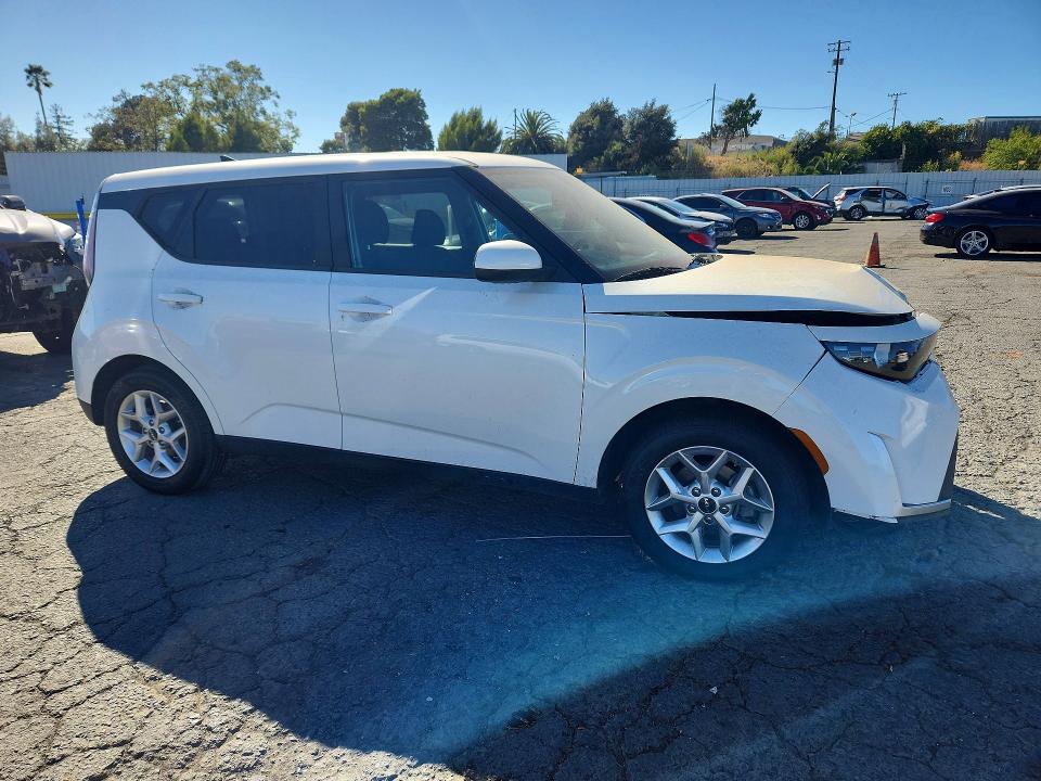 Photo 4 from auction – 2023 KIA SOUL with VIN KNDJ23AUXP7868977