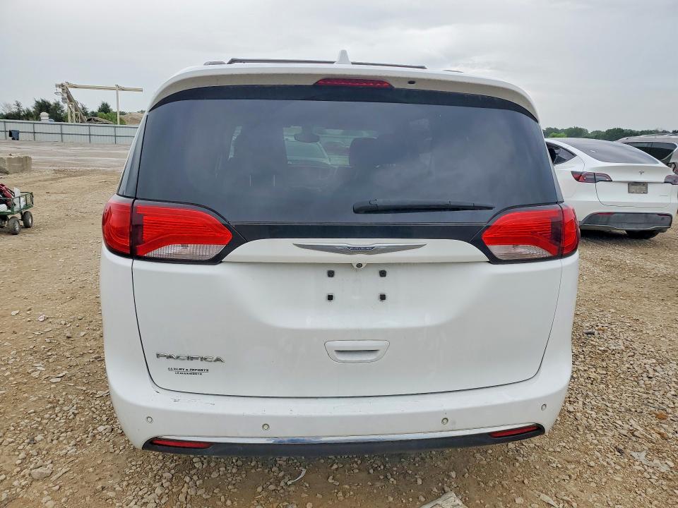 Photo 6 from auction – 2017 CHRYSLER PACIFICA with VIN 2C4RC1BG9HR584205