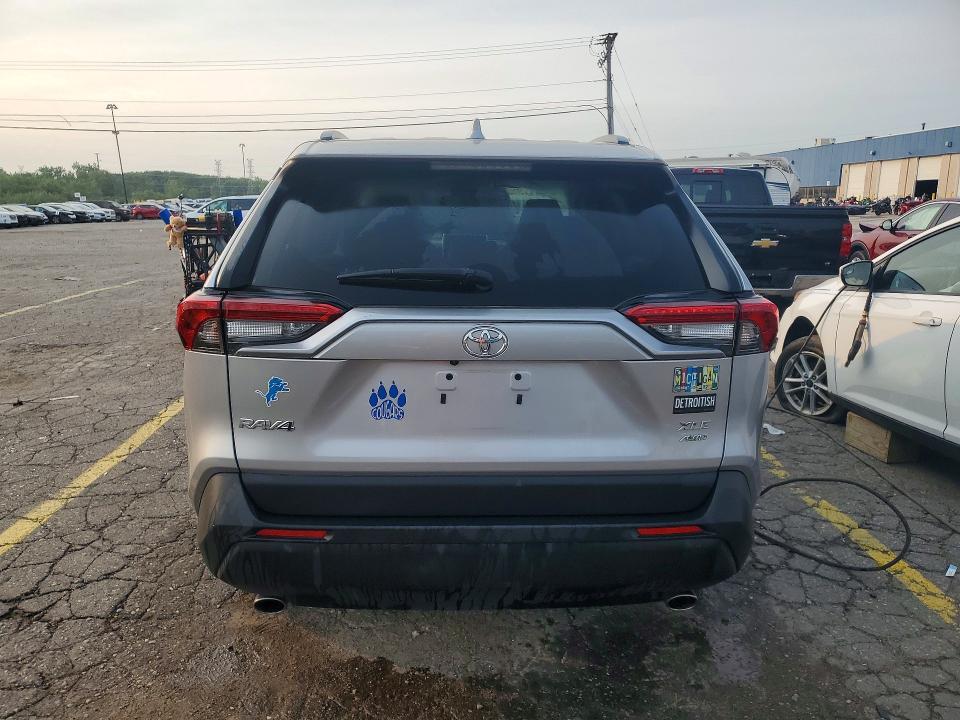 Photo 6 from auction – 2023 TOYOTA RAV4 with VIN 2T3P1RFVXPC357194