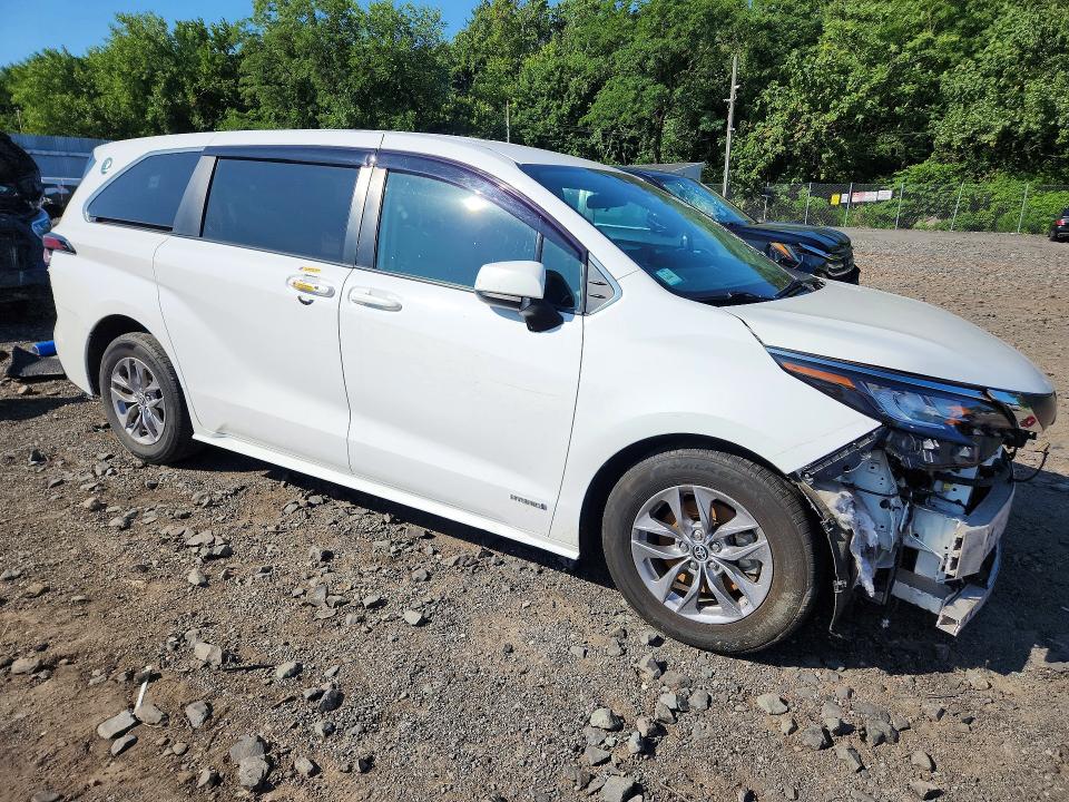 Photo 4 from auction – 2021 TOYOTA SIENNA with VIN 5TDKRKECXMS015671