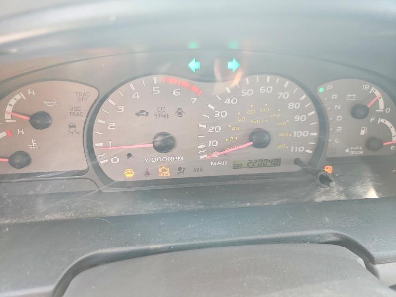 Photo 9 from auction – 2002 TOYOTA SEQUOIA with VIN 5TDZT34A72S137133