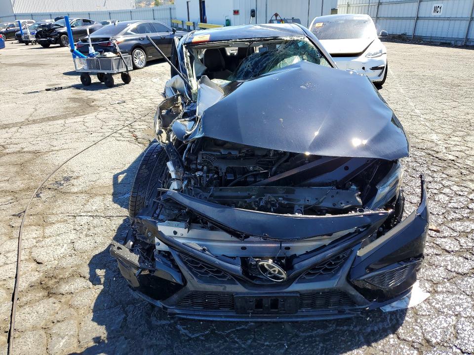 Photo 5 from auction – 2022 TOYOTA CAMRY with VIN 4T1G11AK2NU001521