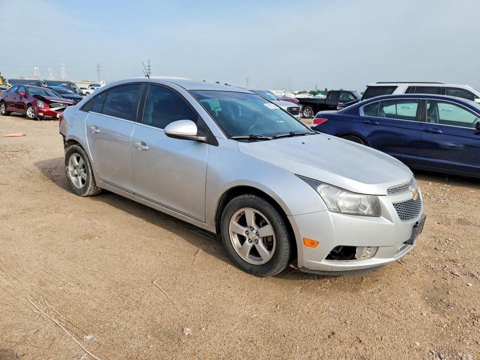 Photo 4 from auction – 2014 CHEVROLET CRUZE with VIN 1G1PC5SB6E7358647