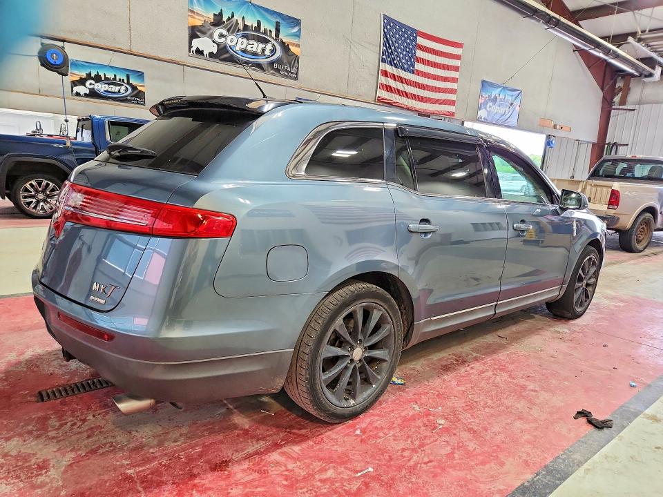 Photo 3 from auction – 2010 LINCOLN MKT with VIN 2LMHJ5AT0ABJ25344