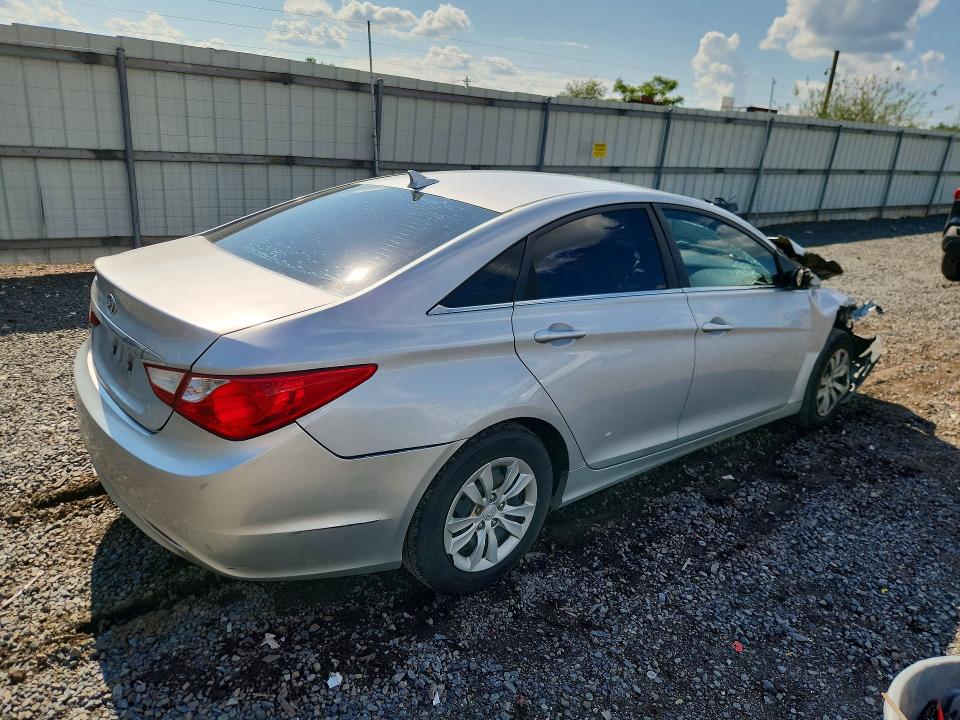 Photo 3 from auction – 2011 HYUNDAI SONATA with VIN 5NPEB4AC7BH111926