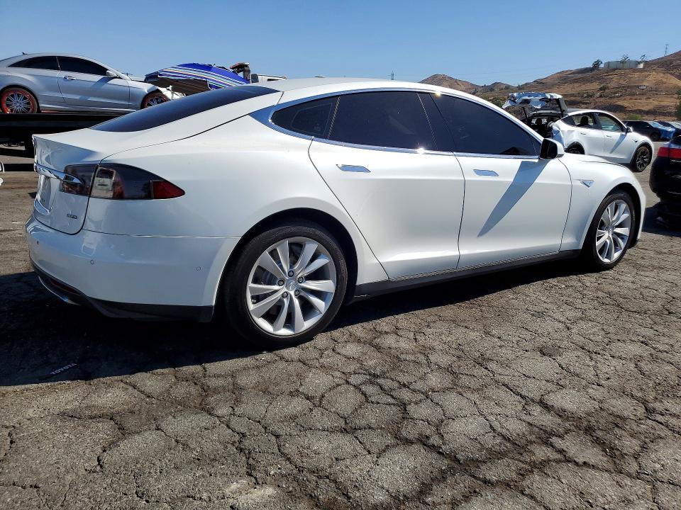 Photo 3 from auction – 2015 TESLA MODEL S with VIN 5YJSA1E2XFF103720