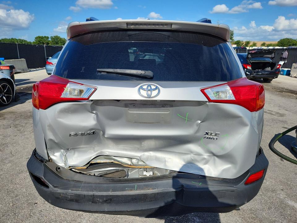 Photo 6 from auction – 2015 TOYOTA RAV4 with VIN JTMRFREV4FD111909