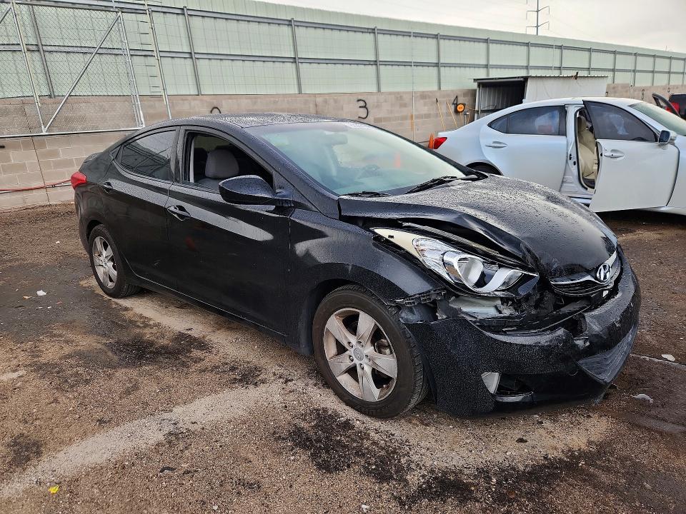 Photo 4 from auction – 2013 HYUNDAI ELANTRA with VIN KMHDH4AE5DU817079
