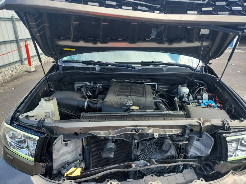 Photo 12 from auction – 2014 TOYOTA SEQUOIA with VIN 5TDDW5G17ES106414