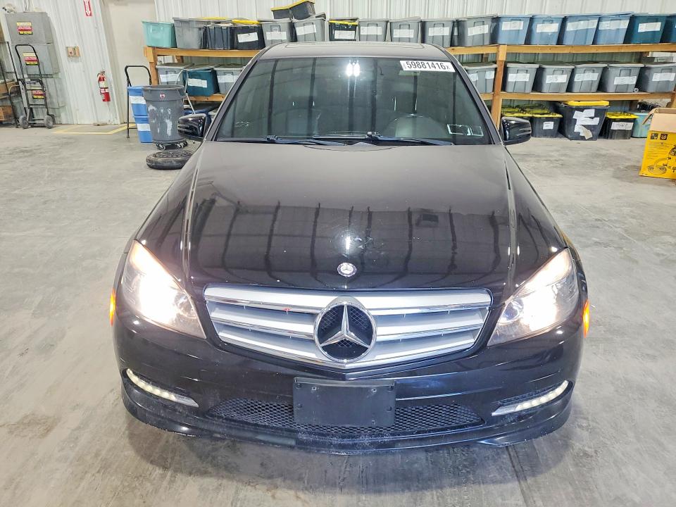 Снимка 5 от търг – 2011 MERCEDES-BENZ C с VIN WDDGF8BB6BR185962