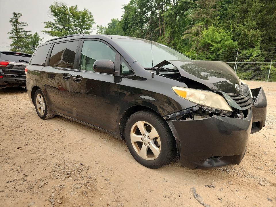Photo 4 from auction – 2011 TOYOTA SIENNA with VIN 5TDKK3DC3BS079852